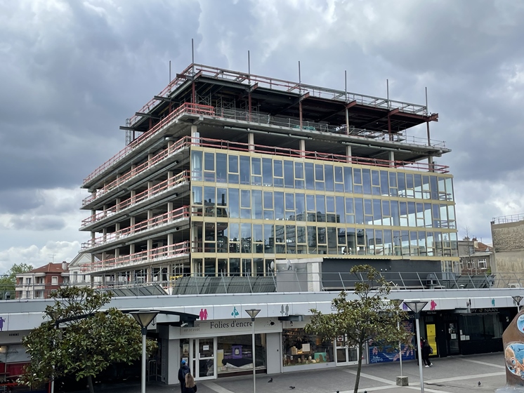 Pose des façades sur l'immeuble URBAN à Montreuil